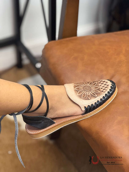 HUARACHE DE MUJER 05 GIRASOL PINTADO A MANO NEGRO