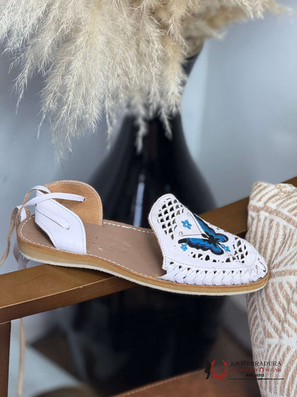 HUARACHE DE MUJER 05 MARIPOSA AZUL LÁSER BLANCO
