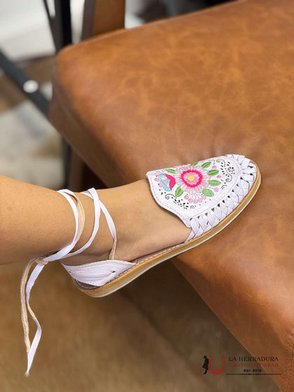 HUARACHE DE MUJER CUCA FLOR DE COLORES BLANCO