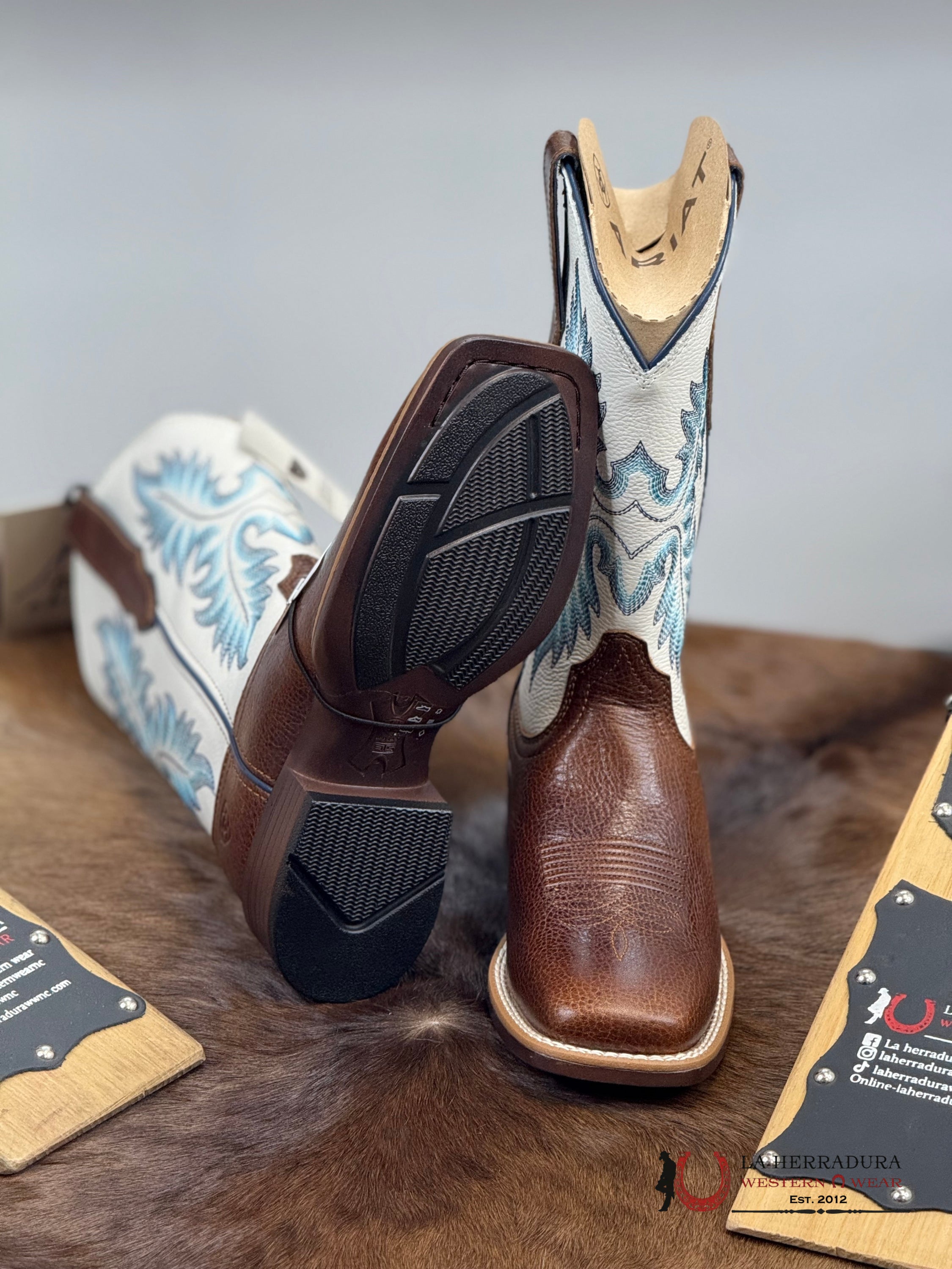 Womens Ariat Canyon Point Gingersnap White Square Toe Boots Botas Mujeres