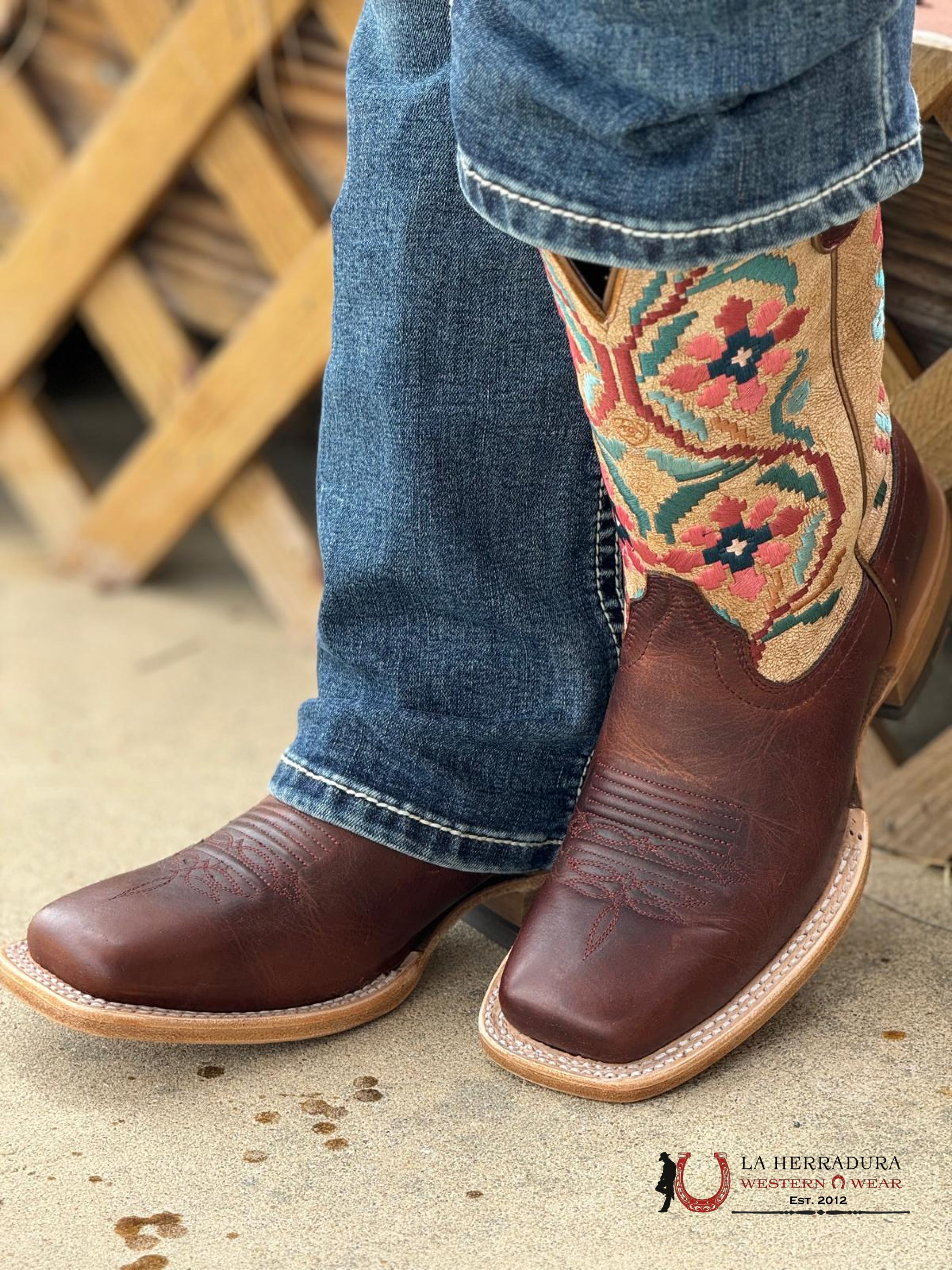 Womens Ariat Frontier Daniella Brazen Tan/Sanded White Botas Mujeres