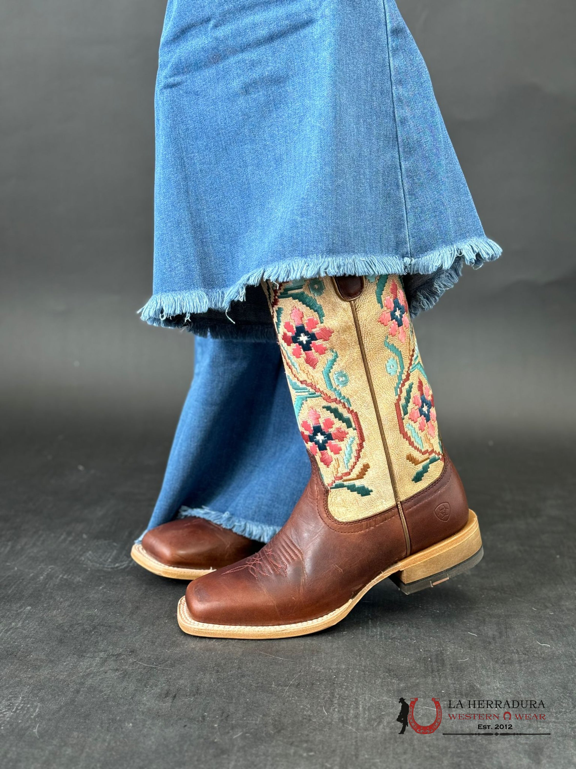 Womens Ariat Frontier Daniella Brazen Tan/Sanded White Botas Mujeres