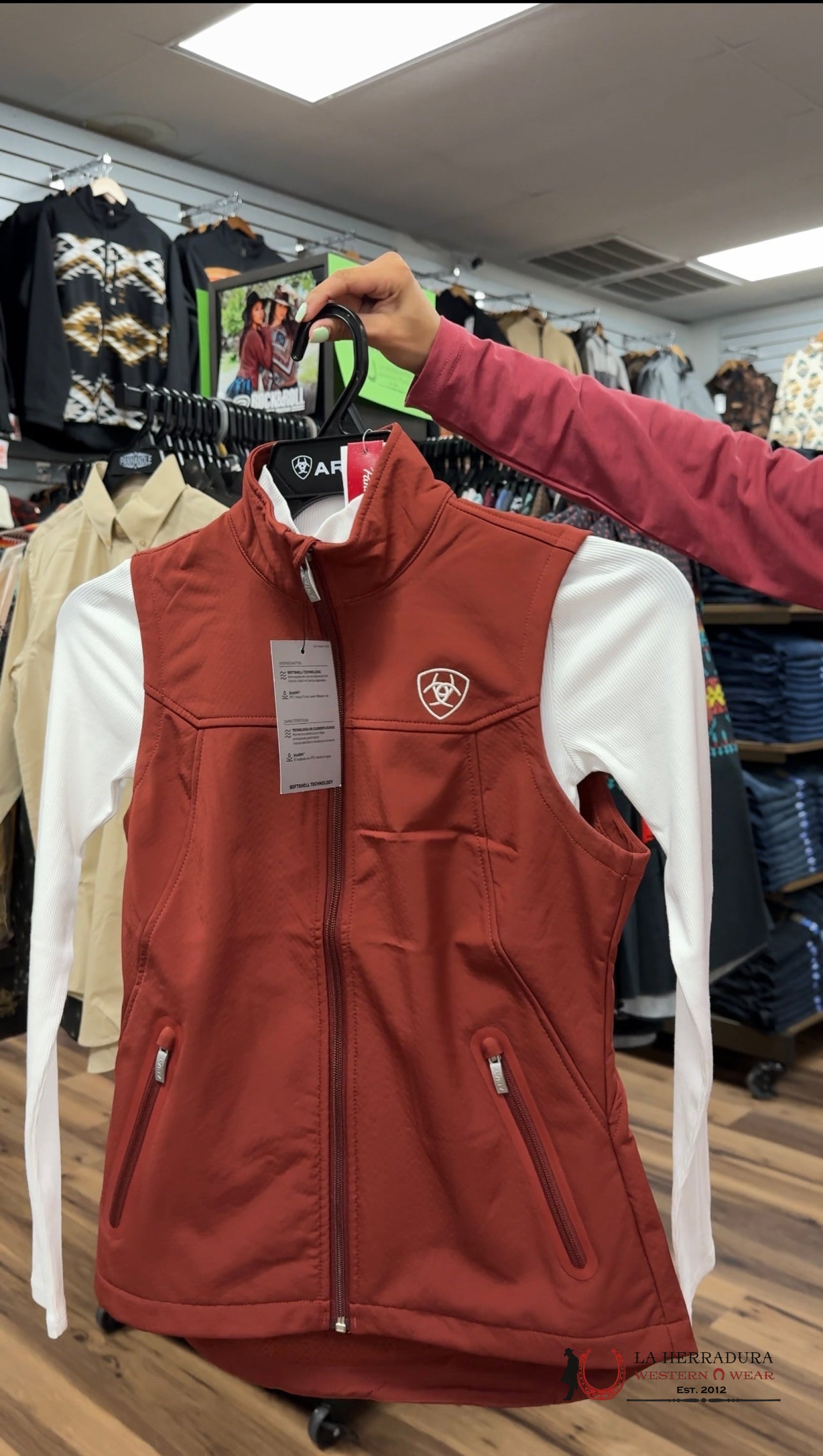 Women’s Ariat New Team Softshell Vest Fired Brick Ropa Mujeres