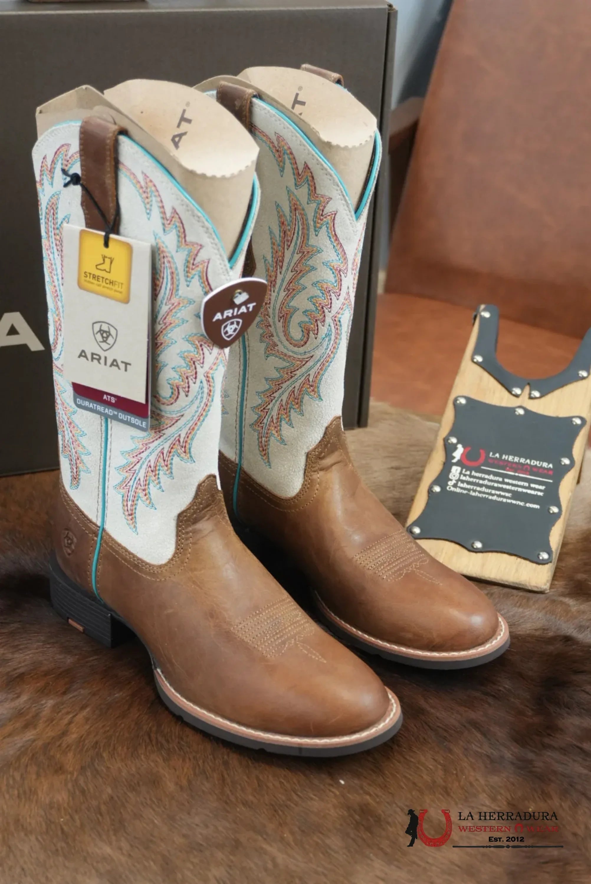 WOMENS ARIAT ROUND UP W TOE STRETCH FIT SANDSTORM DISTRESSED IVORY 10061142 BOTAS MUJERES