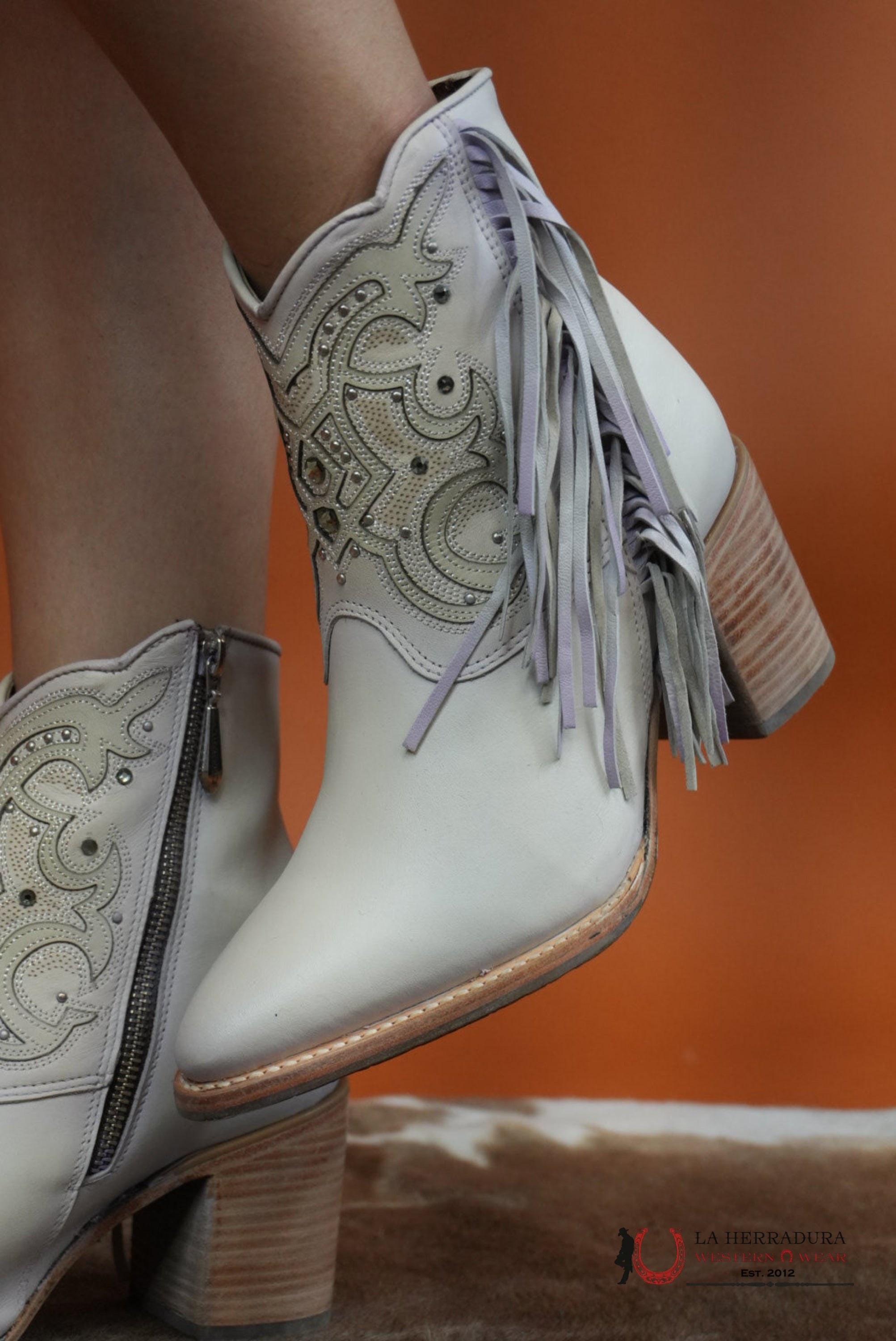WOMENS CUADRA BOTÍN MIKONOS LATE WHITE OVERLAY & STUDS & FRINGE POINTED TOE BOTAS MUJERES