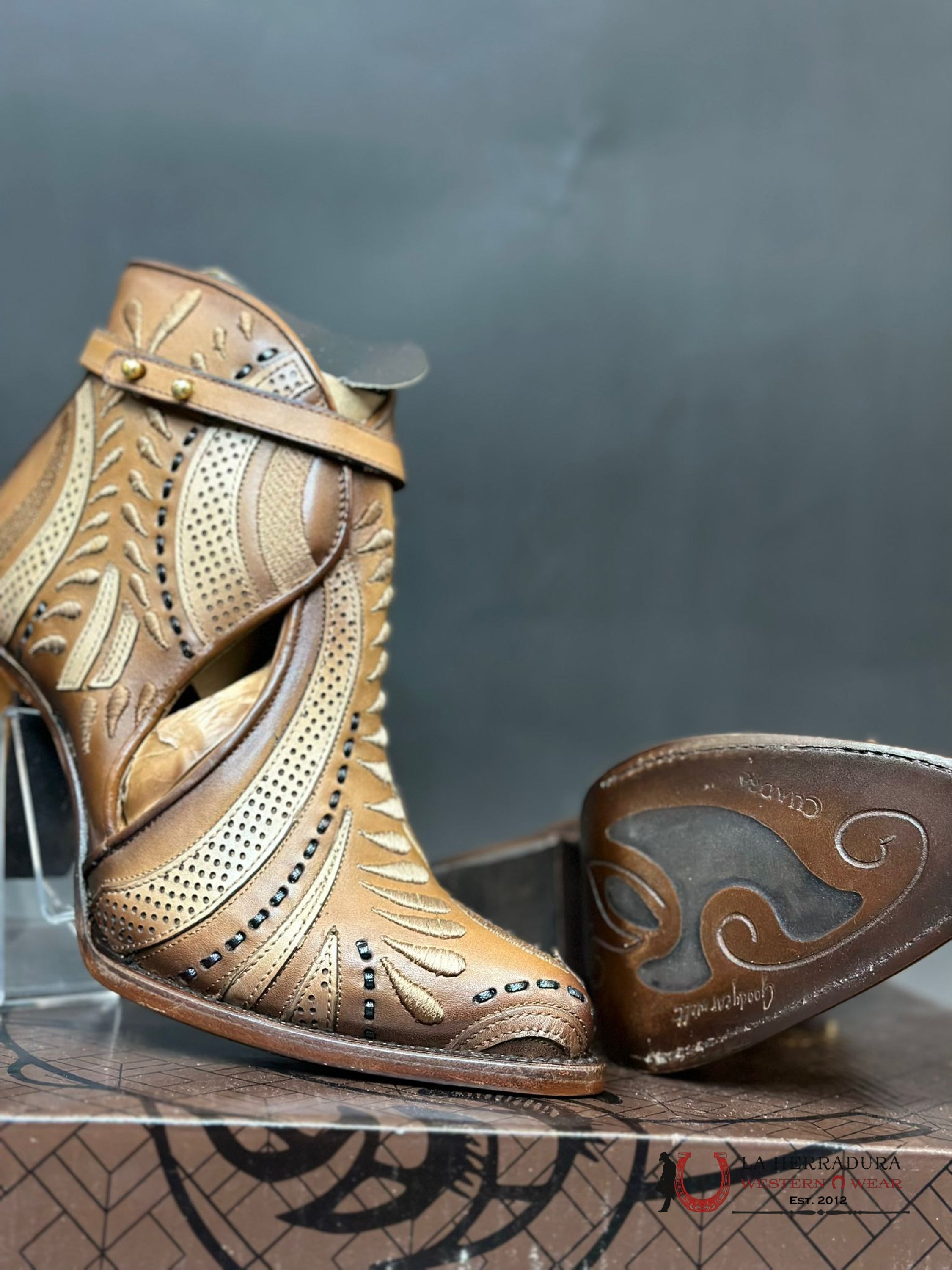 Womens Cuadra Maple Embroidery & Harness Short Boot Botas Mujeres