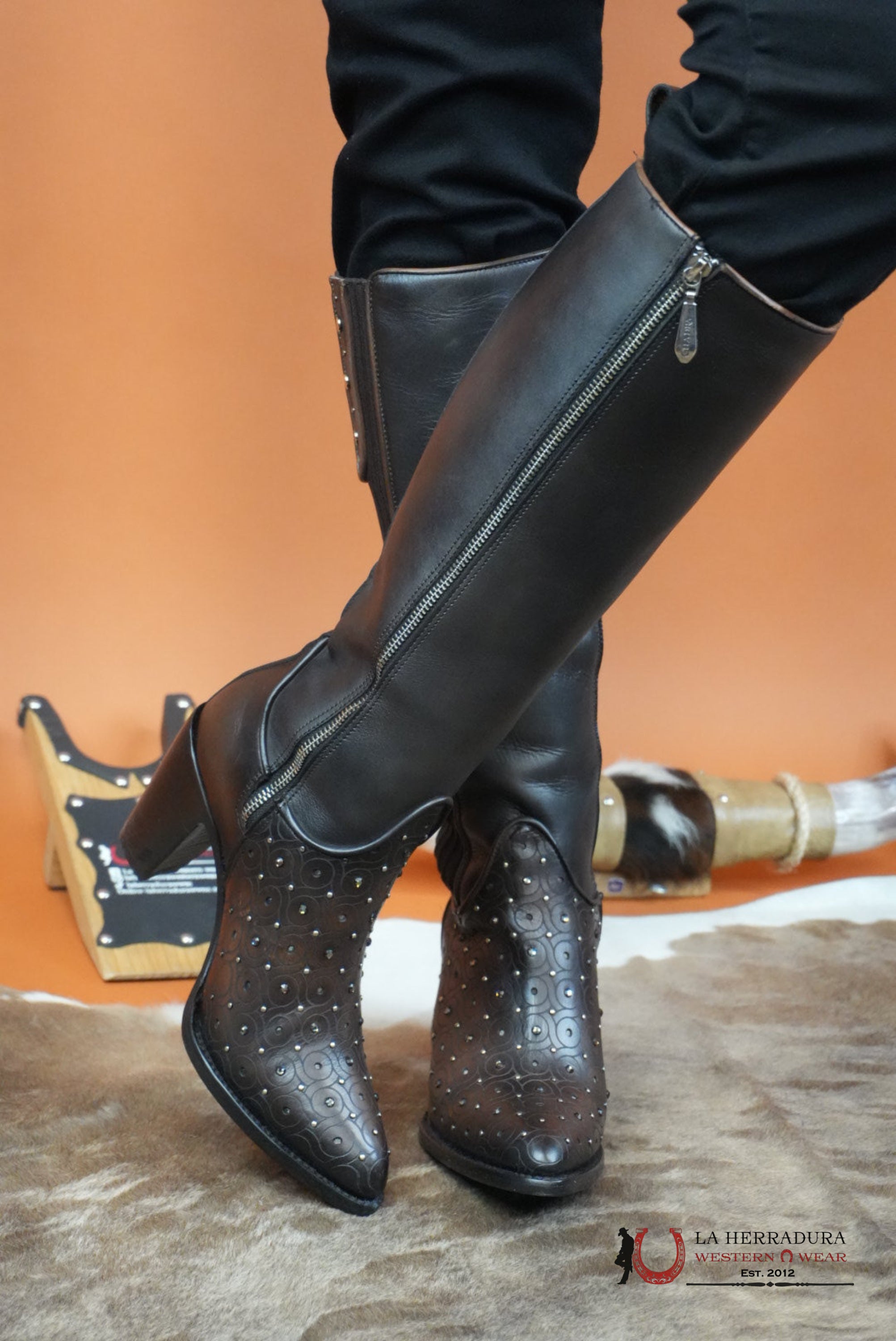 WOMENS CUADRA RES CRUST MAPLE ZIPPER & STUDS & LASER ROUND TOE TALL BOOT CU759 BOTAS MUJERES