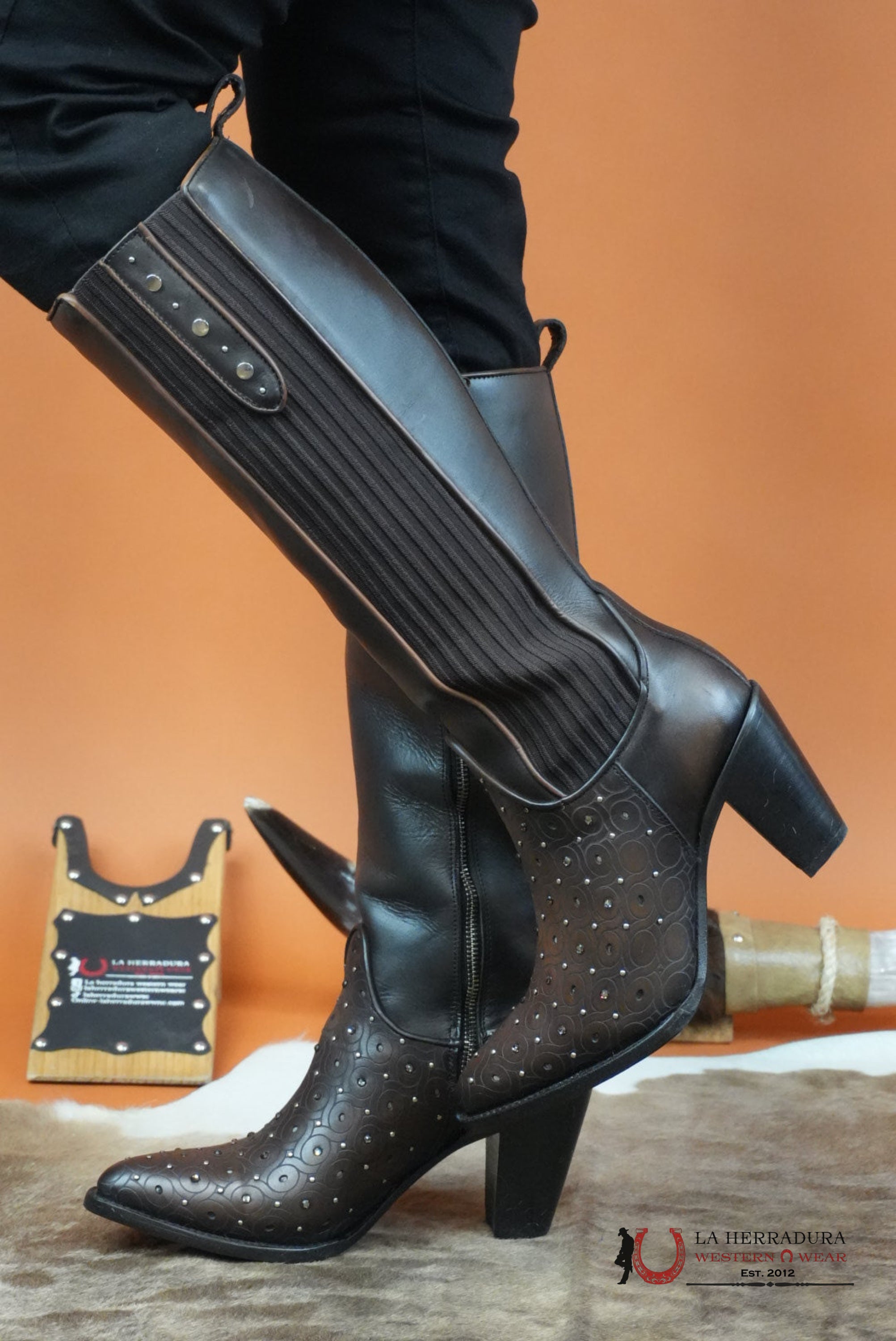 WOMENS CUADRA RES CRUST MAPLE ZIPPER & STUDS & LASER ROUND TOE TALL BOOT CU759 BOTAS MUJERES