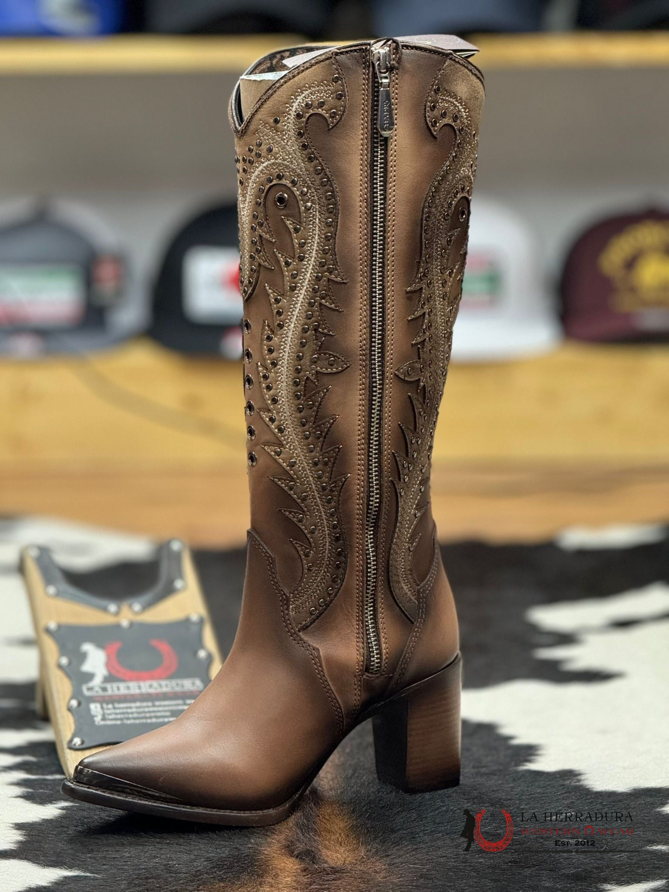 Womens Cuadra Res Crust Satro Arena Sand Overlay Embroidery & Studs Point Toe Botas Mujeres