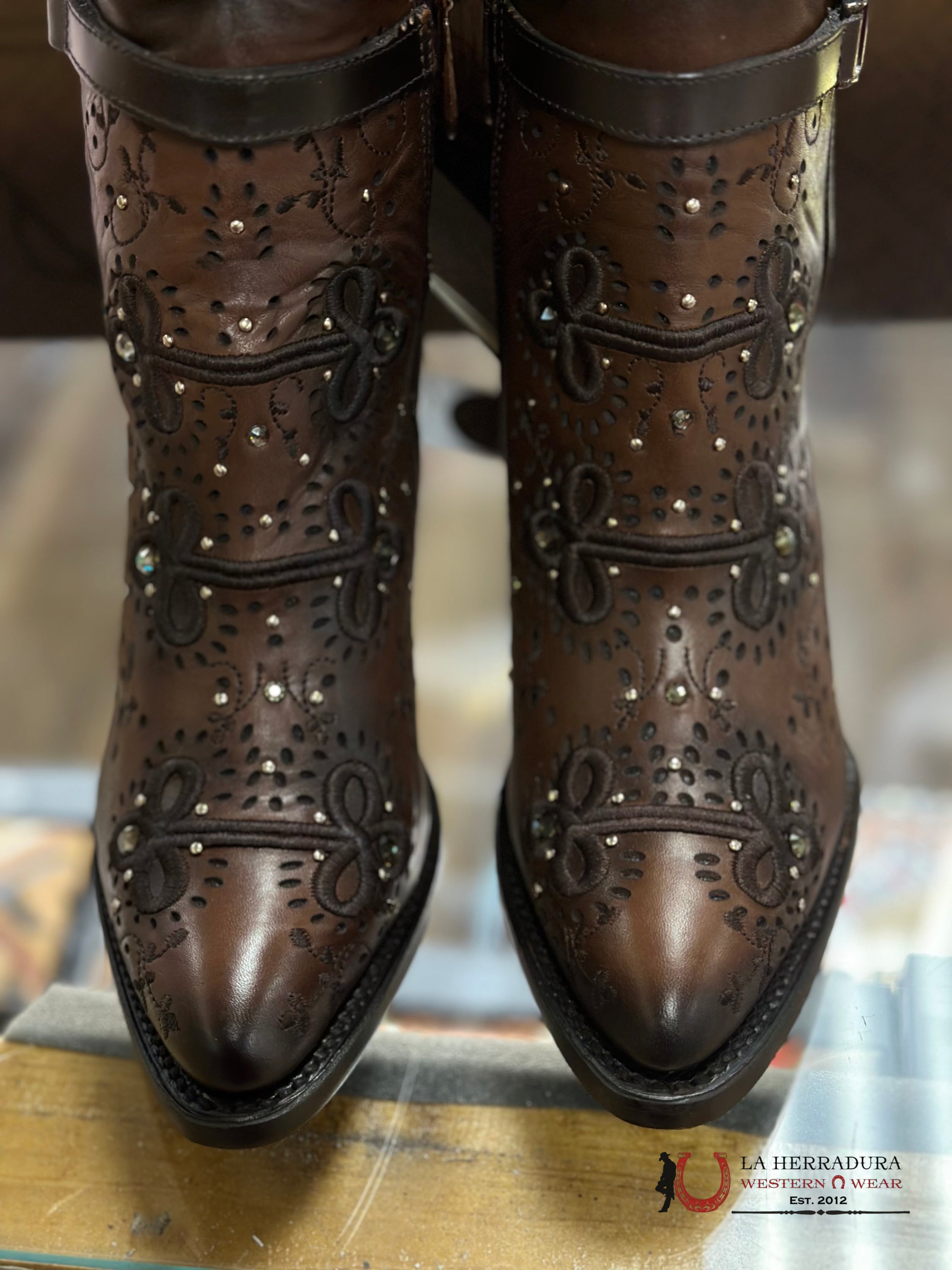 Womens Cuadra Short Boot Res Azteca Miel Embroidery & Studs Harness Round Toe Botas Mujeres