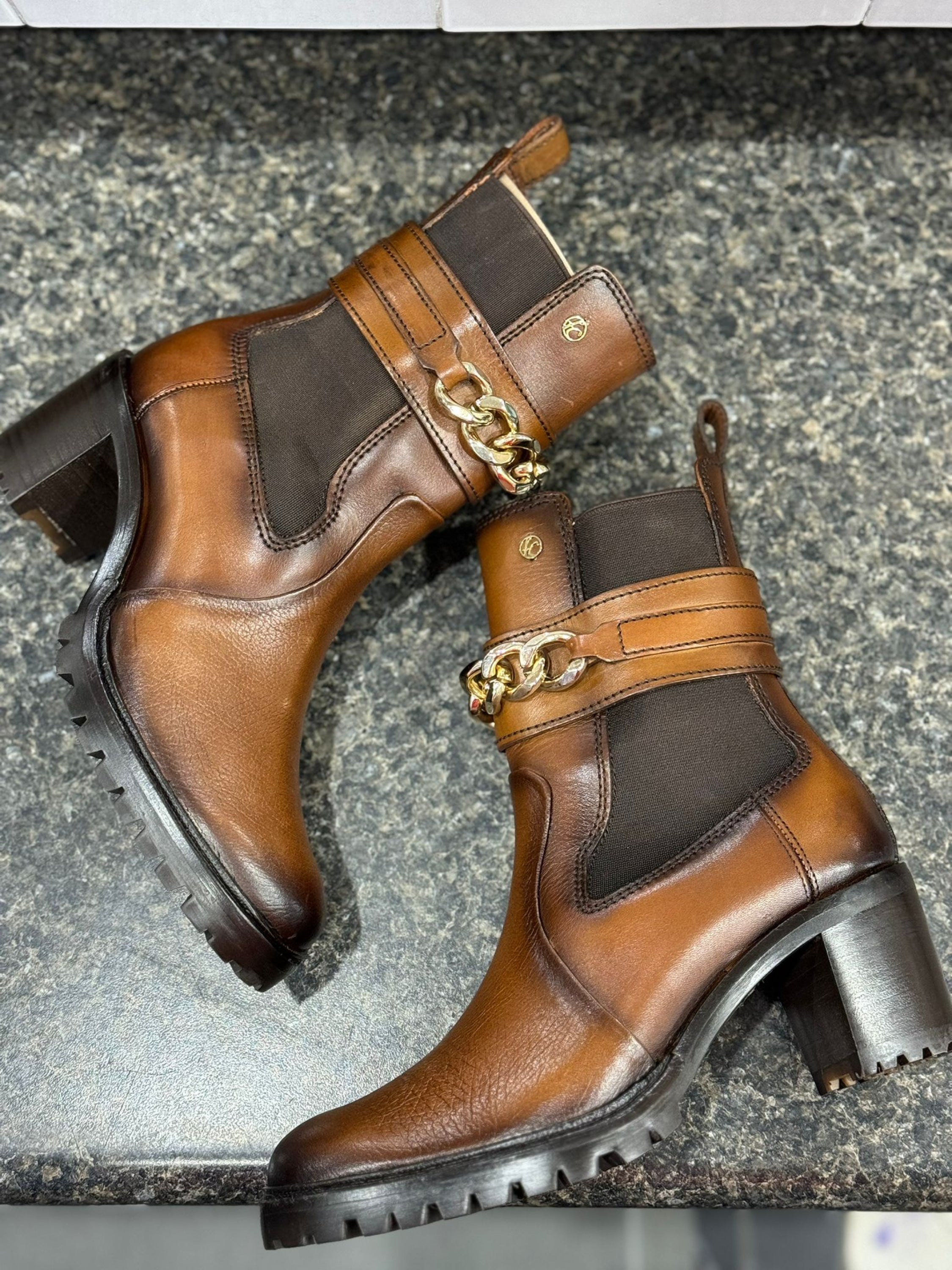 Women’s Franco Cuadra Short Boot Bufalina Paris Honey Cowhide Calf Botas Mujeres