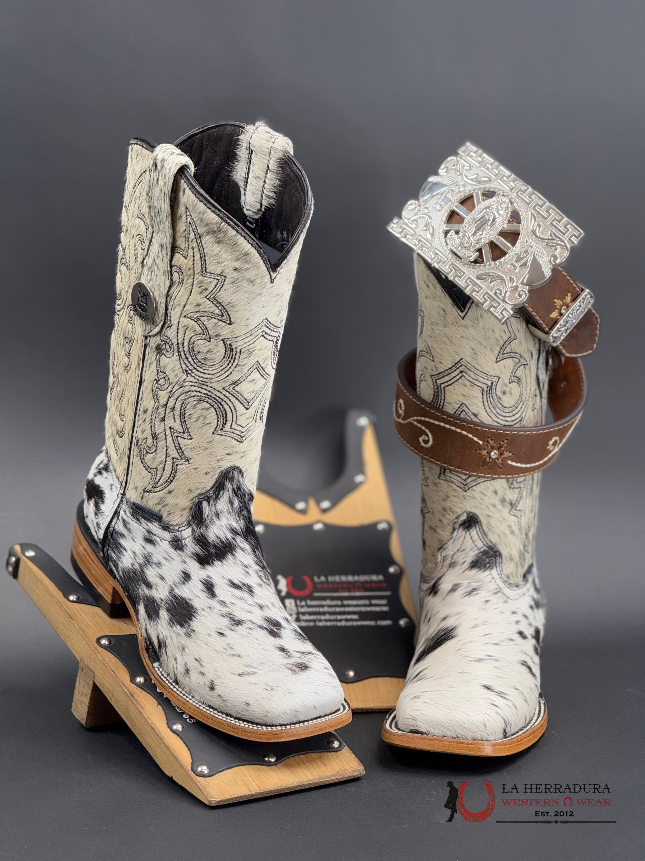 Womens Katherine Black & White Cowhide Top Boot (Every Pair Is Unique) Botas Mujeres