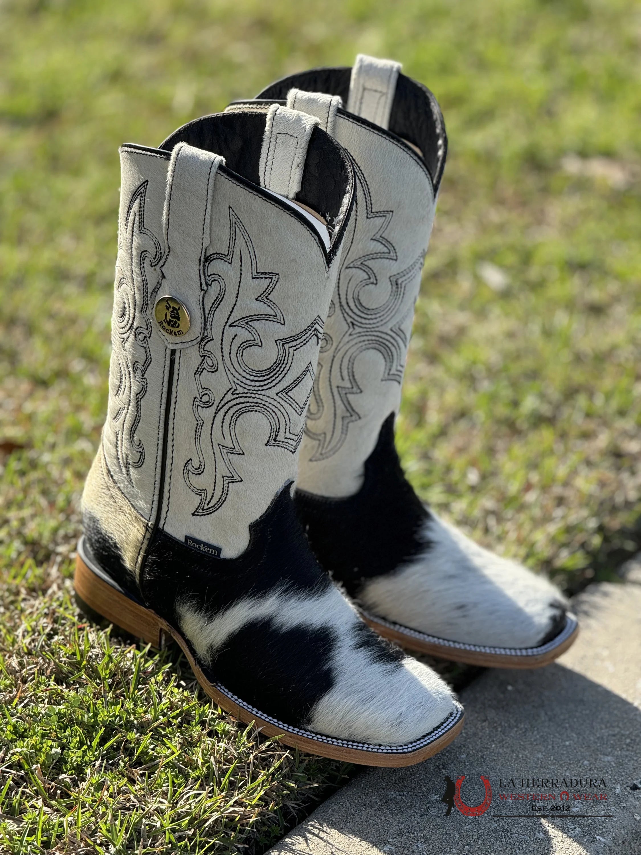 Womens Katherine Black & White Cowhide Top Boot (Every Pair Is Unique) Botas Mujeres