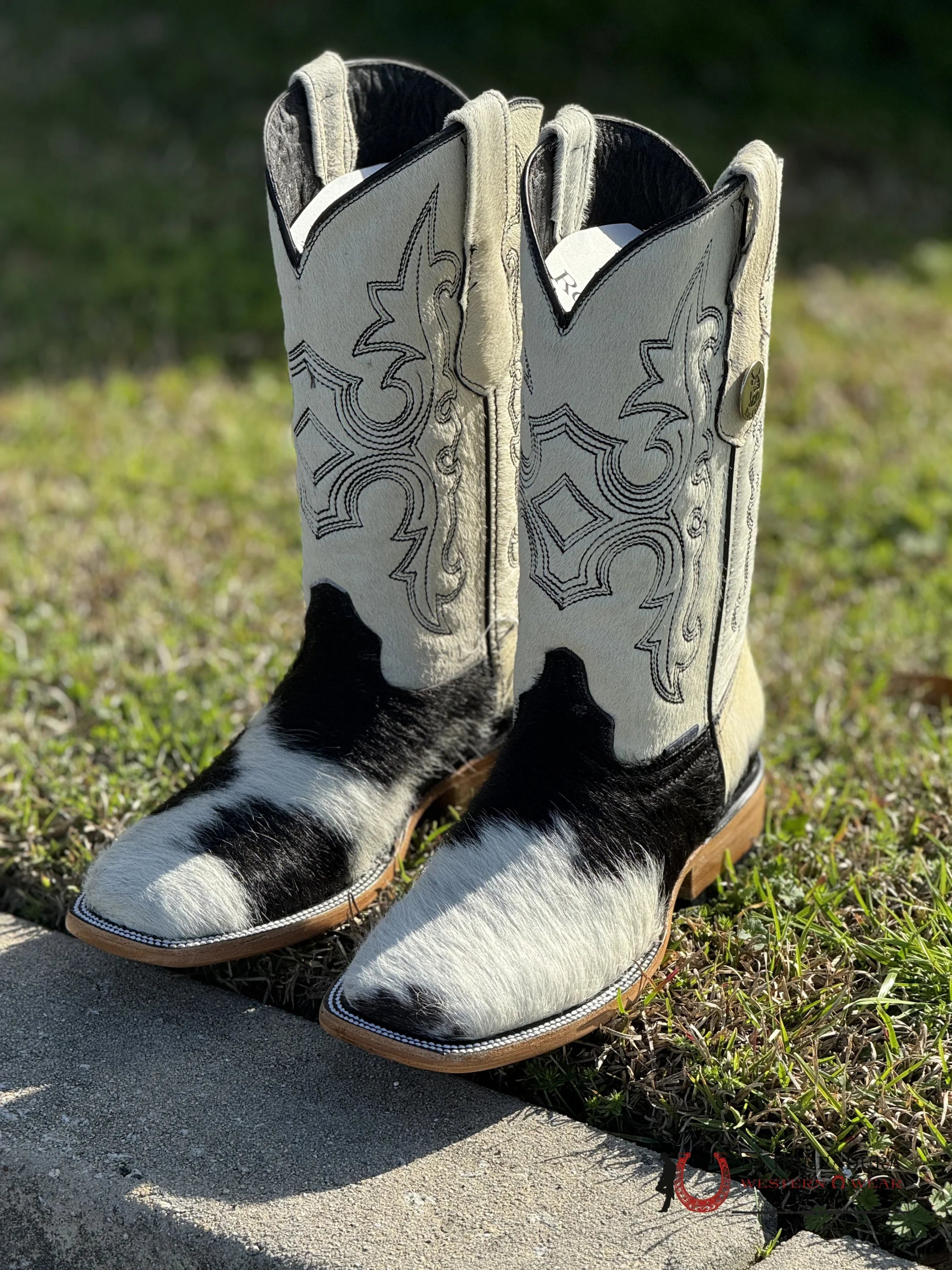 Womens Katherine Black & White Cowhide Top Boot (Every Pair Is Unique) Botas Mujeres