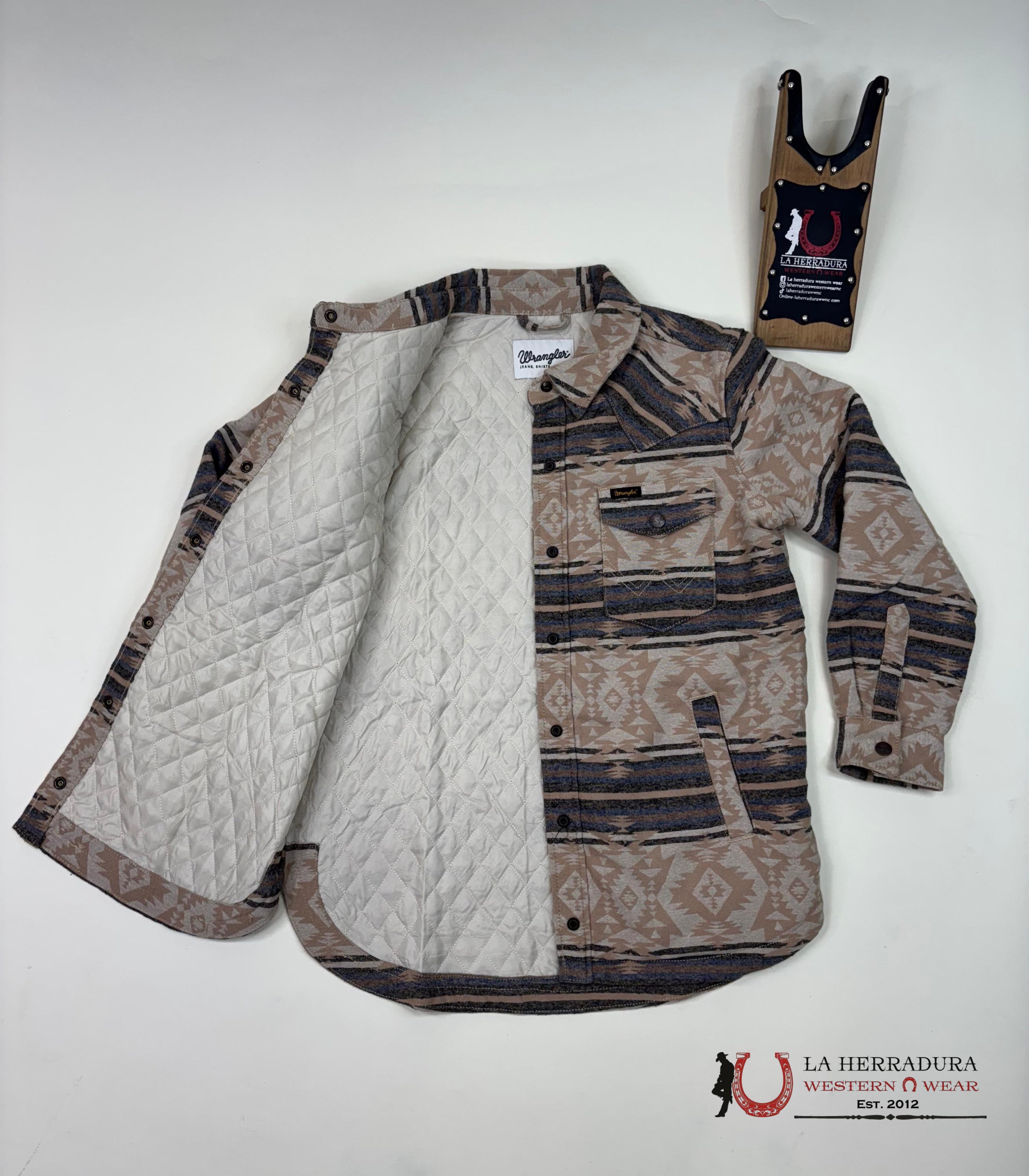 Women’s Wrangler Southwestern Print Shacket In Doe Stripe Ropa Mujeres