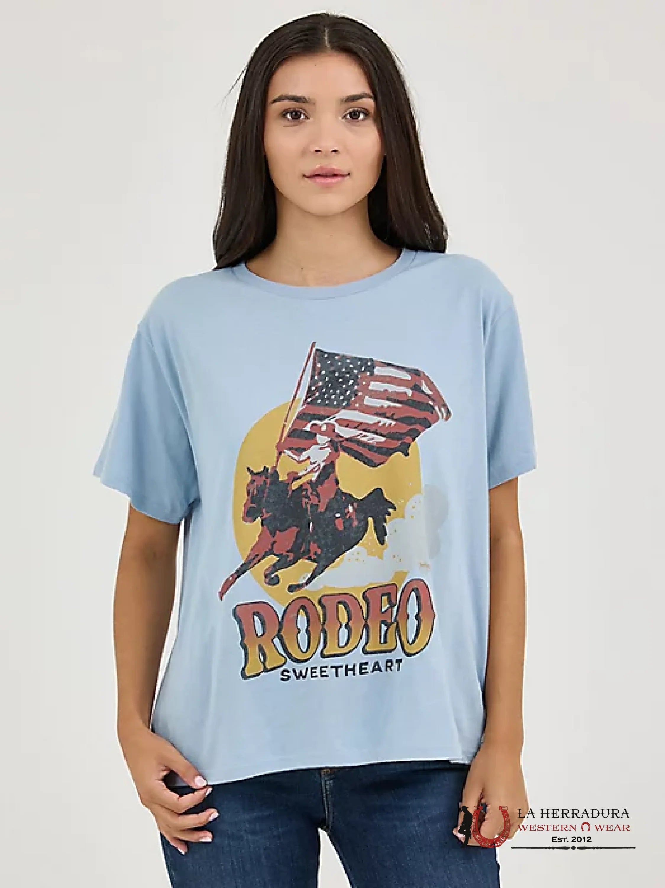 WOMEN’S WRANGLER WESTERN GRAPHIC GIRLFRIEND TEE BLUE FOG SHIRT - 1926 ROPA MUJERES