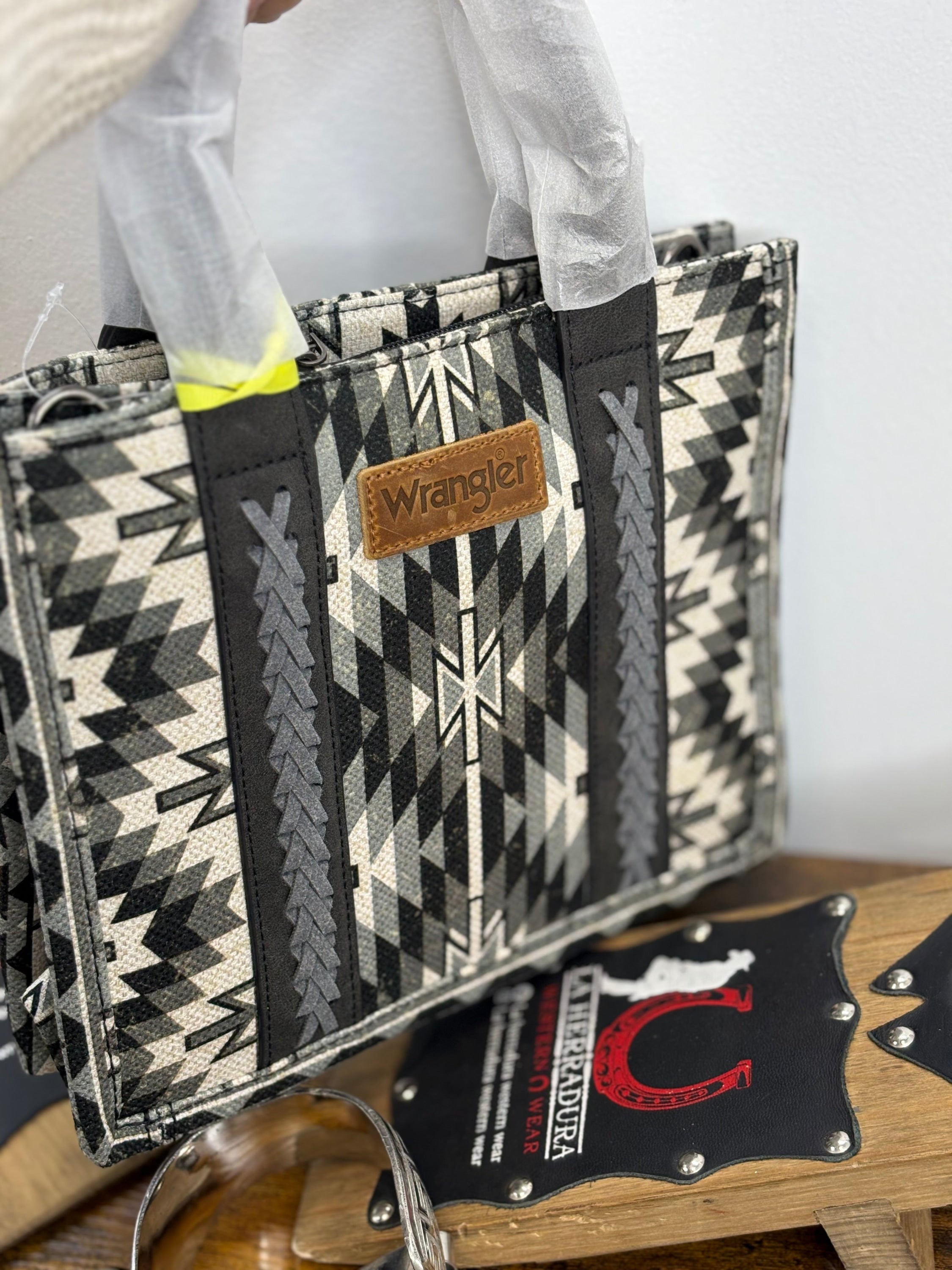 Wrangler Aztec Black Bag Ropa Mujeres