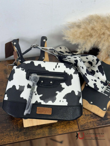 BANDOLERA WRANGLER NEGRA CON ESTAMPADO DE VACA MEDIANA
