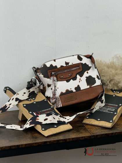 BANDOLERA WRANGLER ESTAMPADO VACA MARRÓN MEDIANA