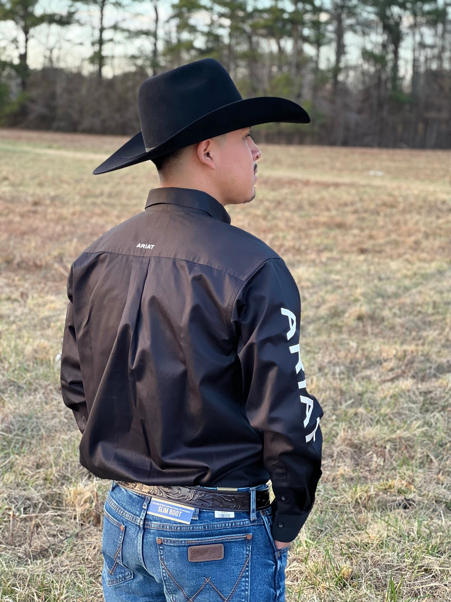 CAMISA ARIAT AJUSTADA LOGO NEGRO/BLANCO 