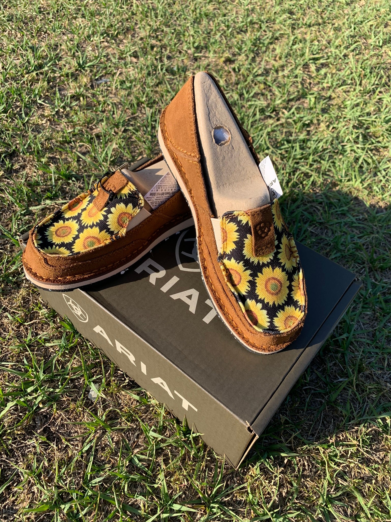 ARIAT WOMENS CRUSIER SUNFLOWERS