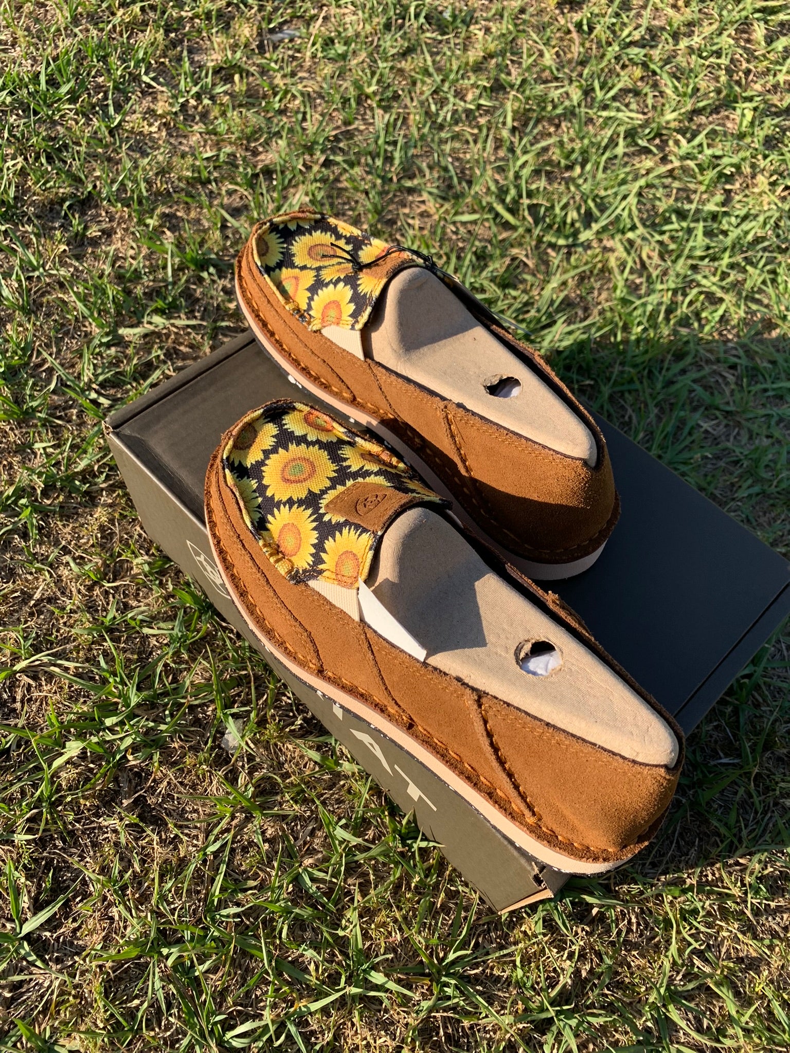 ARIAT WOMENS CRUSIER SUNFLOWERS