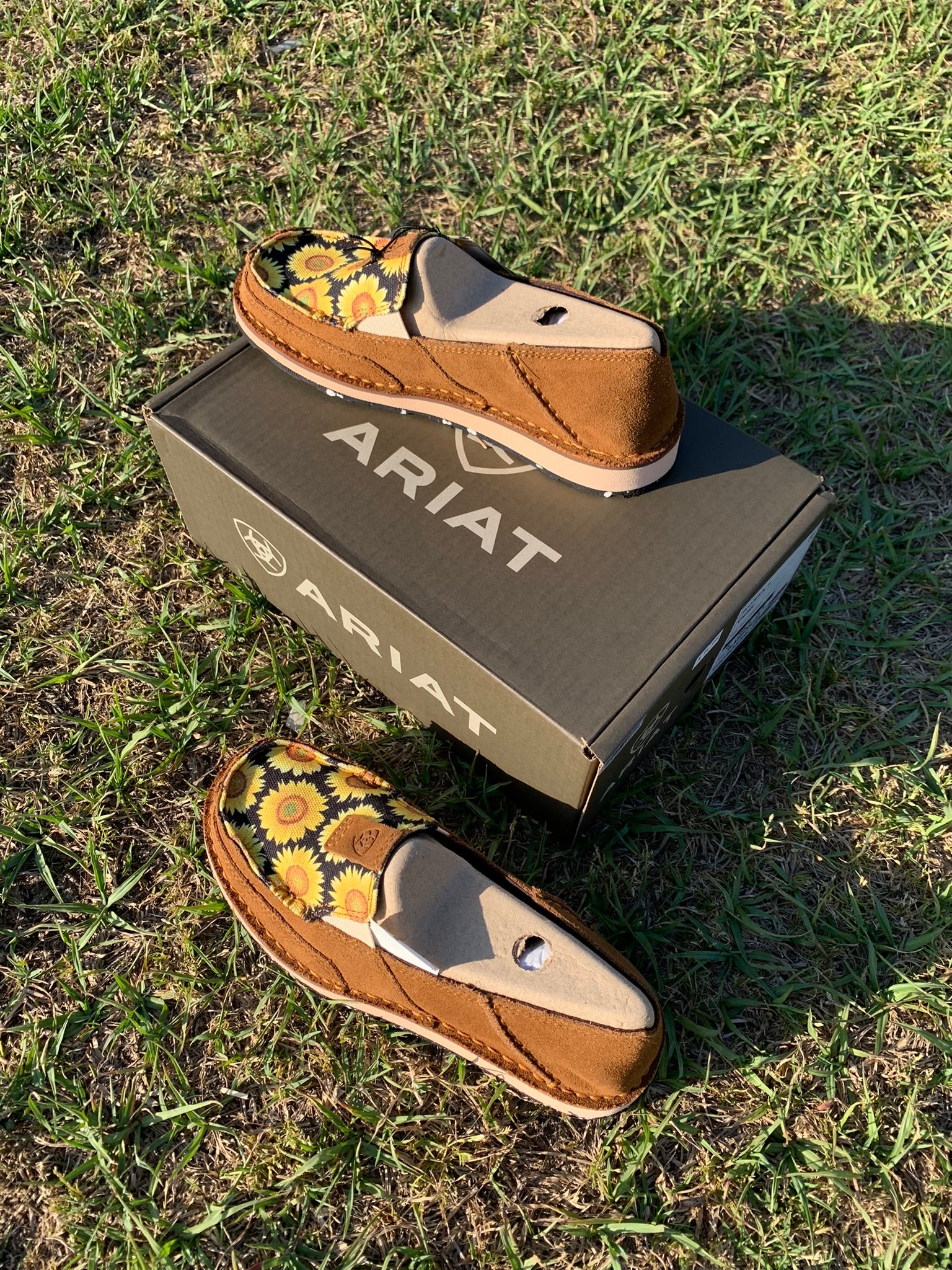 ARIAT WOMENS CRUSIER SUNFLOWERS