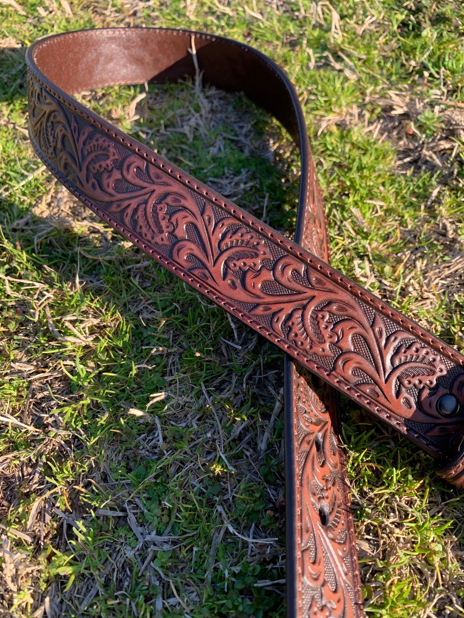 ARIAT HAND TOOLED COGNAC SPARKLE BUCKLE 6957