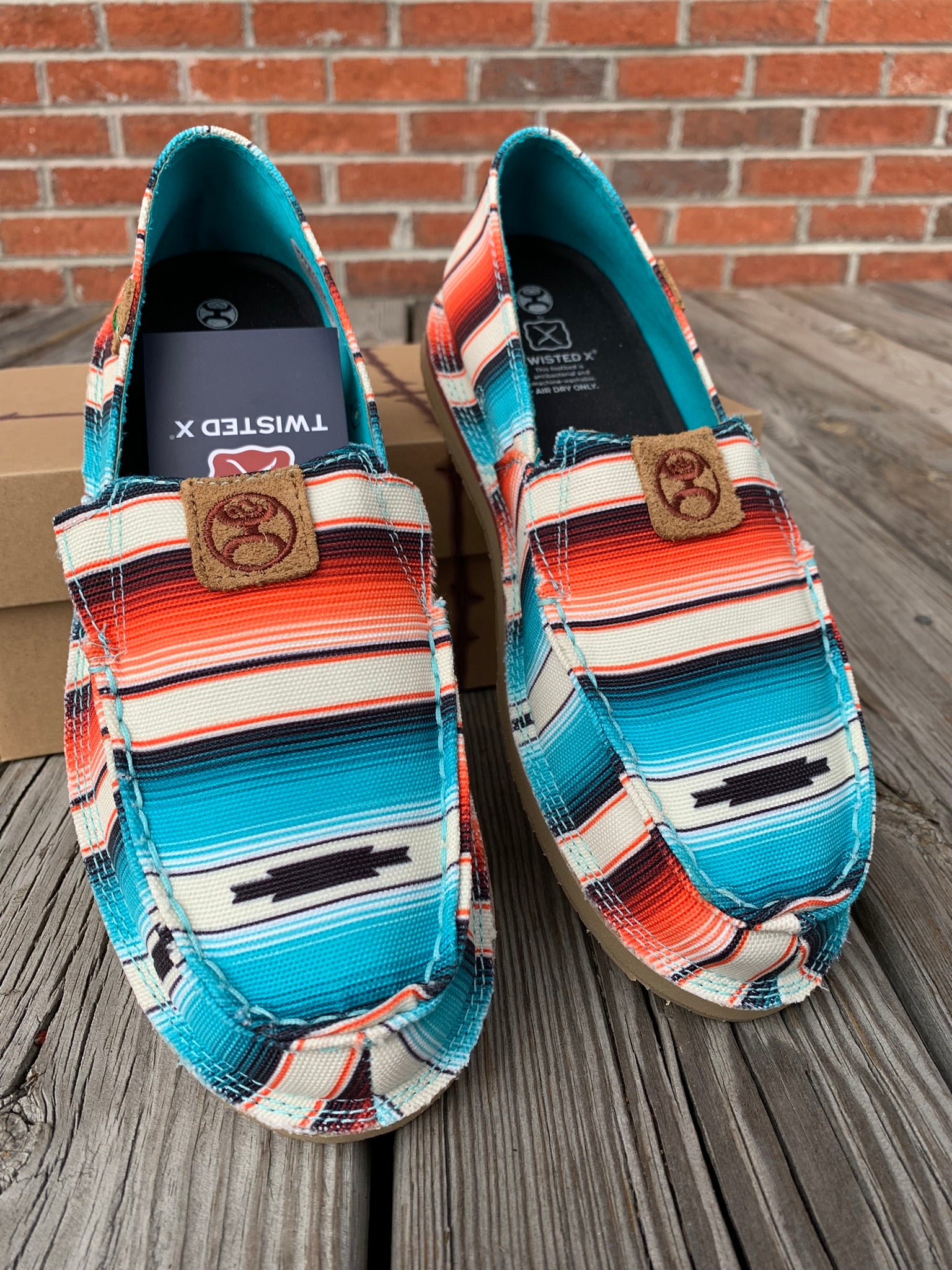 ZAPATOS TWISTED X SUNSET SERAPE BY HOOEY