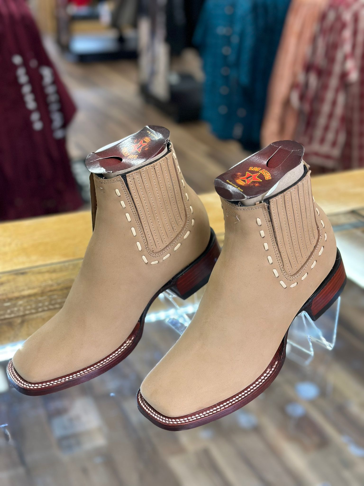 BOTAS LOS ALTOS PARA MUJER AVESTRUZ MOCHA ESTILO RODELO