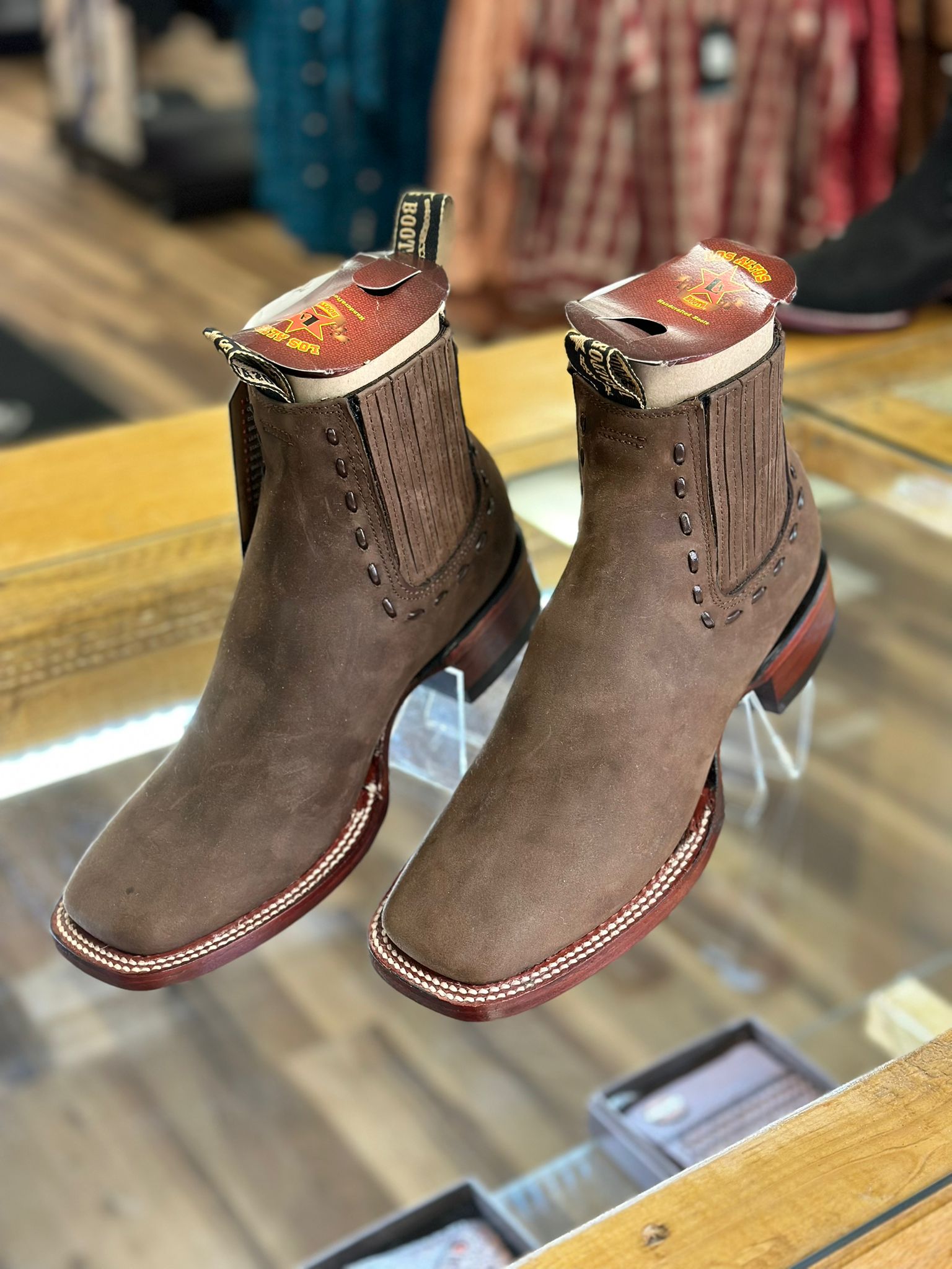 BOTAS LOS ALTOS PARA MUJER AVESTRUZ MOCHA ESTILO RODELO