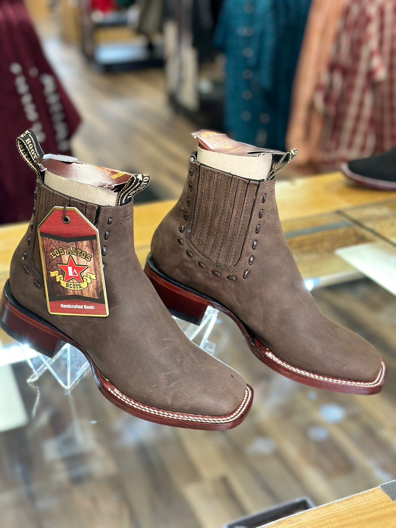 BOTAS LOS ALTOS PARA MUJER AVESTRUZ MOCHA ESTILO RODELO