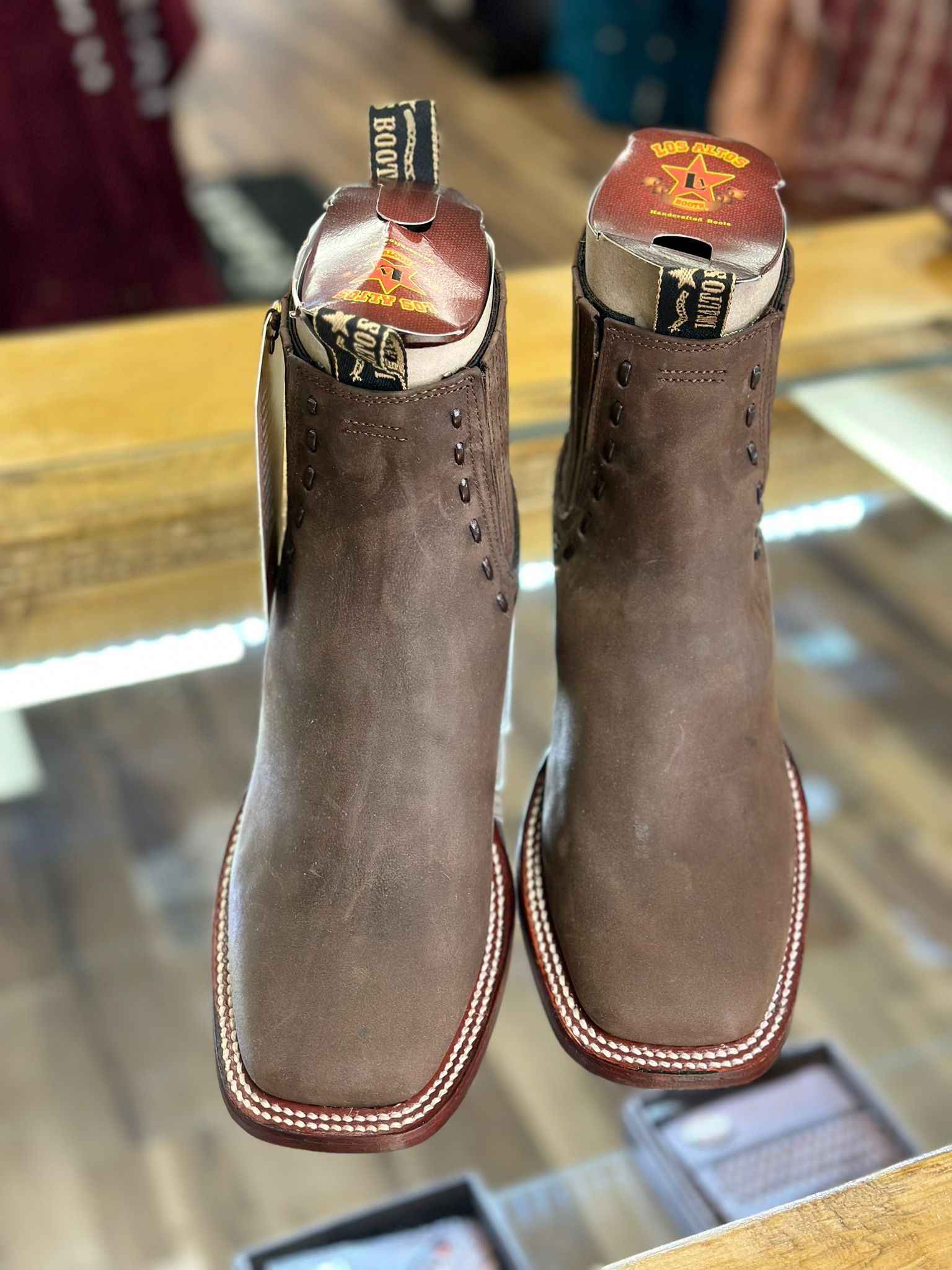 BOTAS LOS ALTOS PARA MUJER AVESTRUZ MOCHA ESTILO RODELO