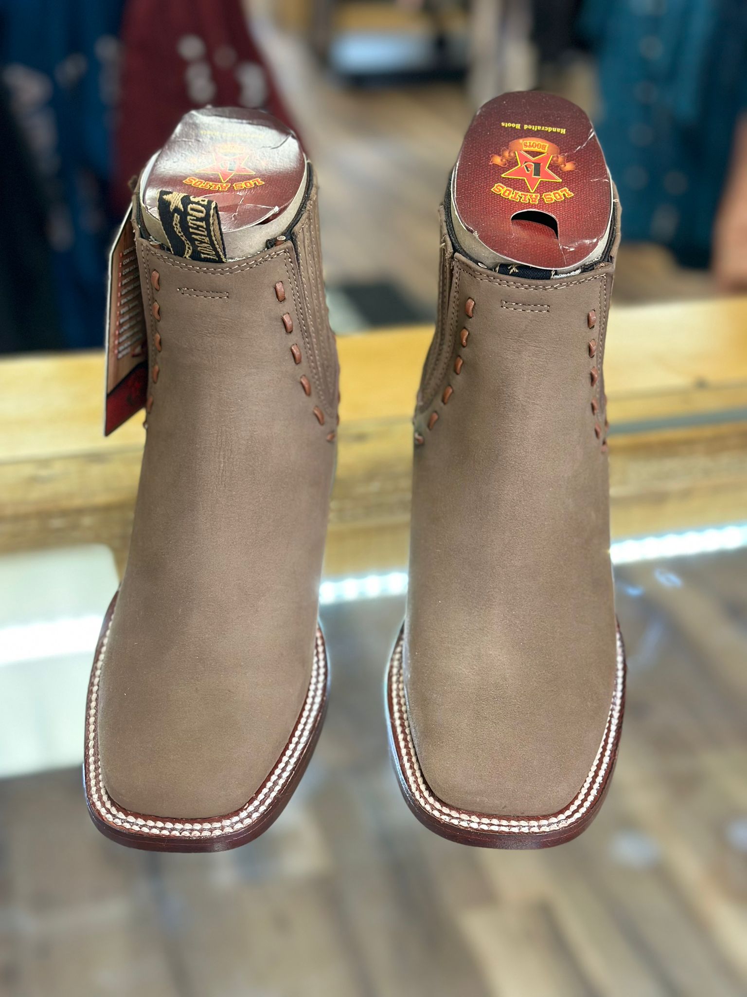 BOTAS LOS ALTOS PARA MUJER AVESTRUZ MOCHA ESTILO RODELO