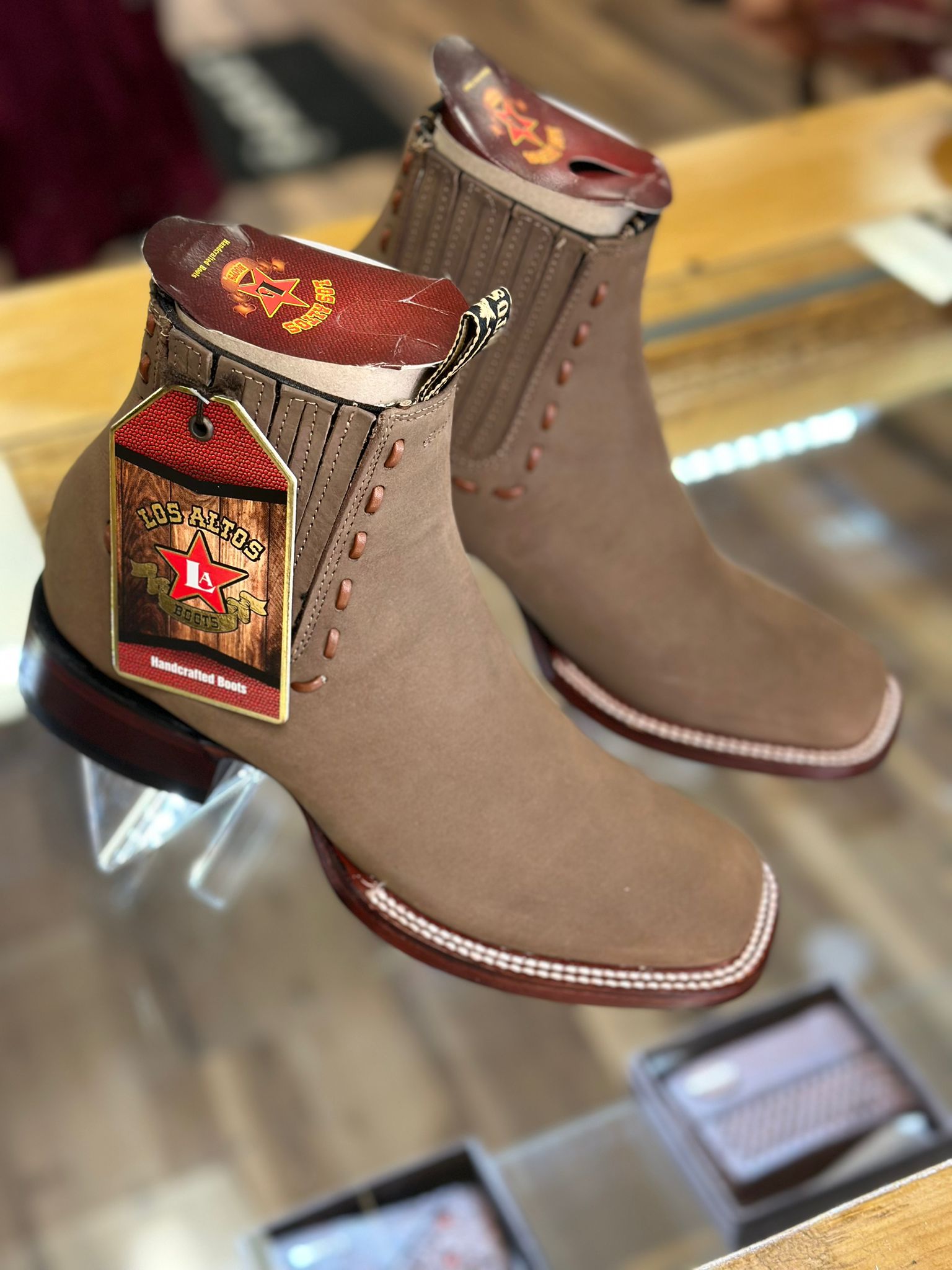 BOTAS LOS ALTOS PARA MUJER AVESTRUZ MOCHA ESTILO RODELO