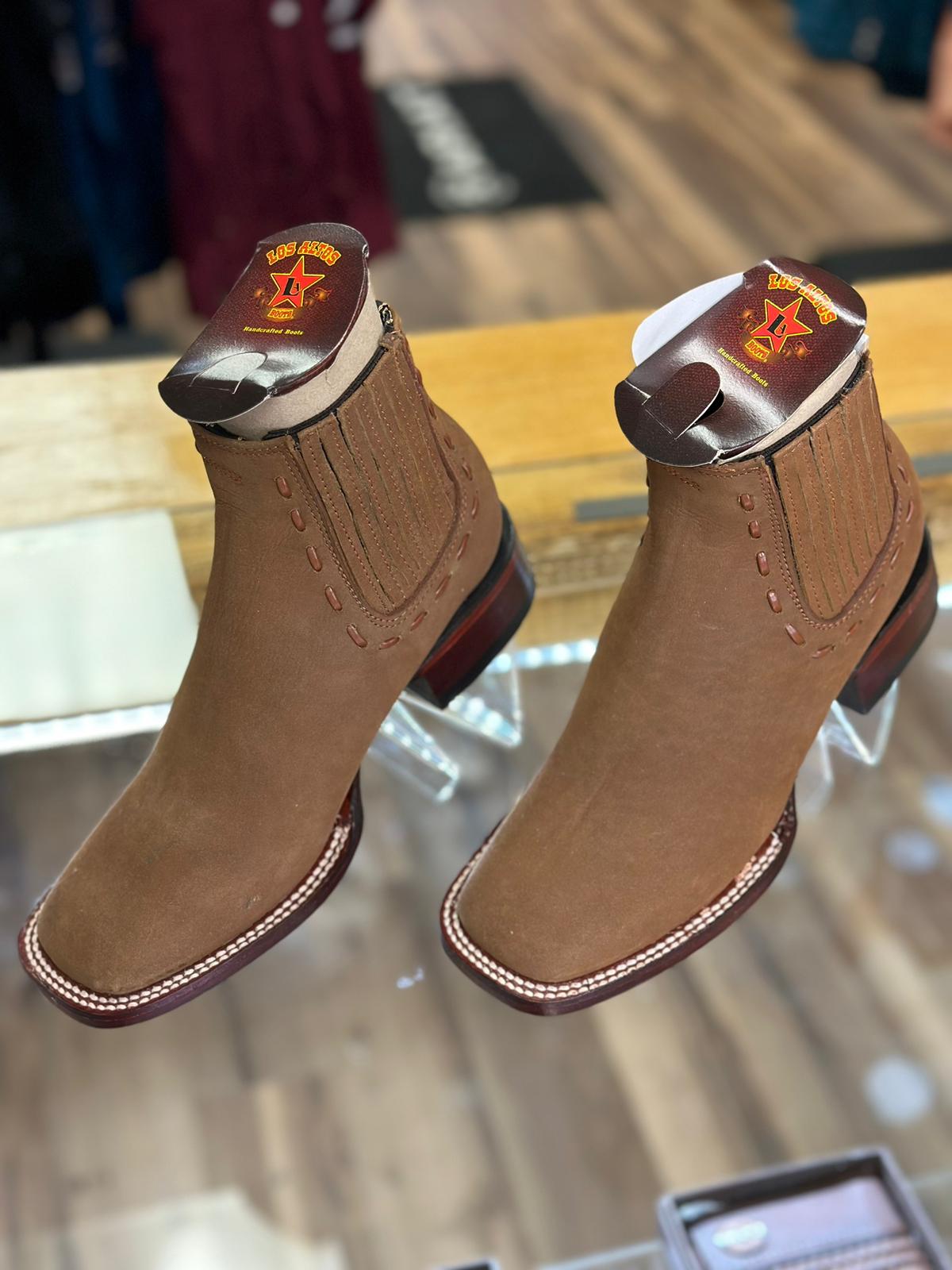 BOTAS LOS ALTOS PARA MUJER AVESTRUZ MOCHA ESTILO RODELO