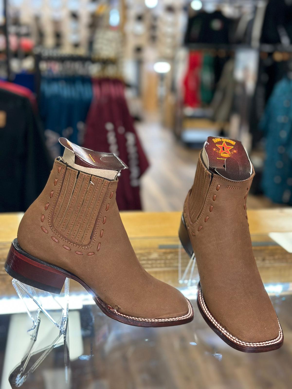 BOTAS LOS ALTOS PARA MUJER AVESTRUZ MOCHA ESTILO RODELO