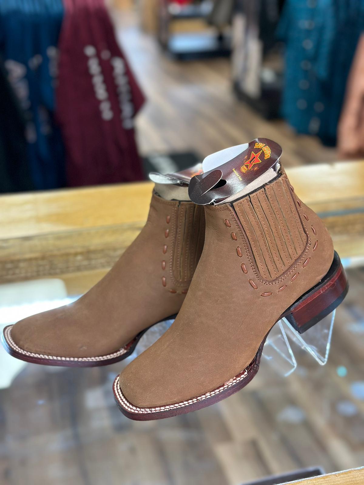 BOTAS LOS ALTOS PARA MUJER AVESTRUZ MOCHA ESTILO RODELO