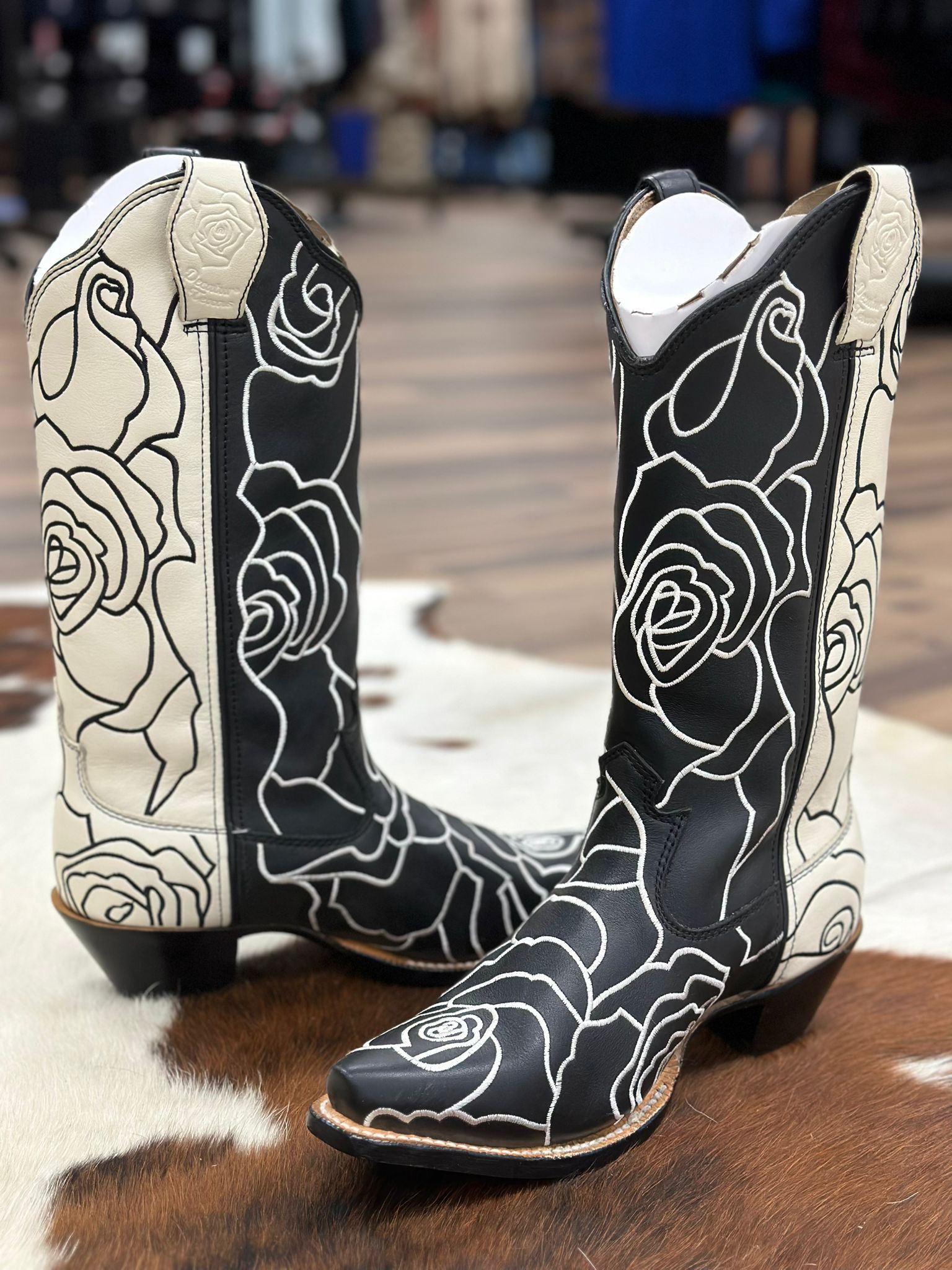 BOTAS LOS ALTOS PARA MUJER AVESTRUZ MOCHA ESTILO RODELO