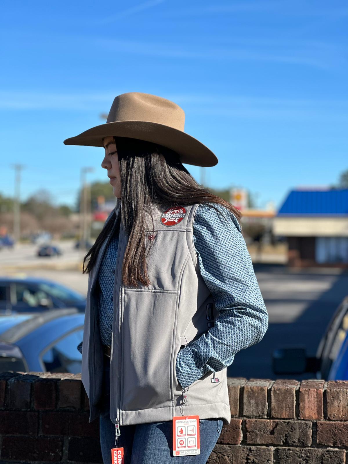 Chaleco con logo de sarape gris para mujer de Cinch, bolsillo de transporte oculto